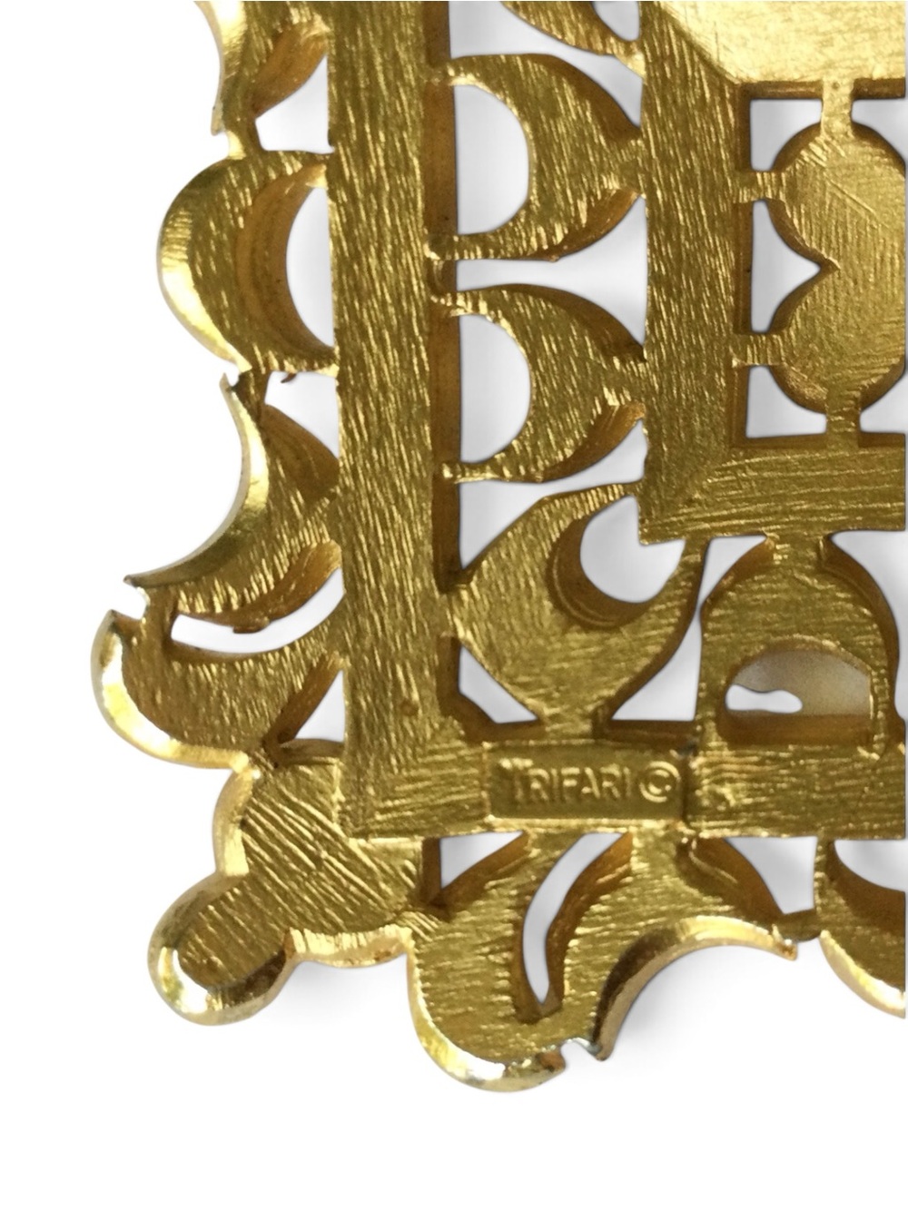 Vintage Crown Trifari Arabesque Gilded Statement Brooch - Picture 13 of 13